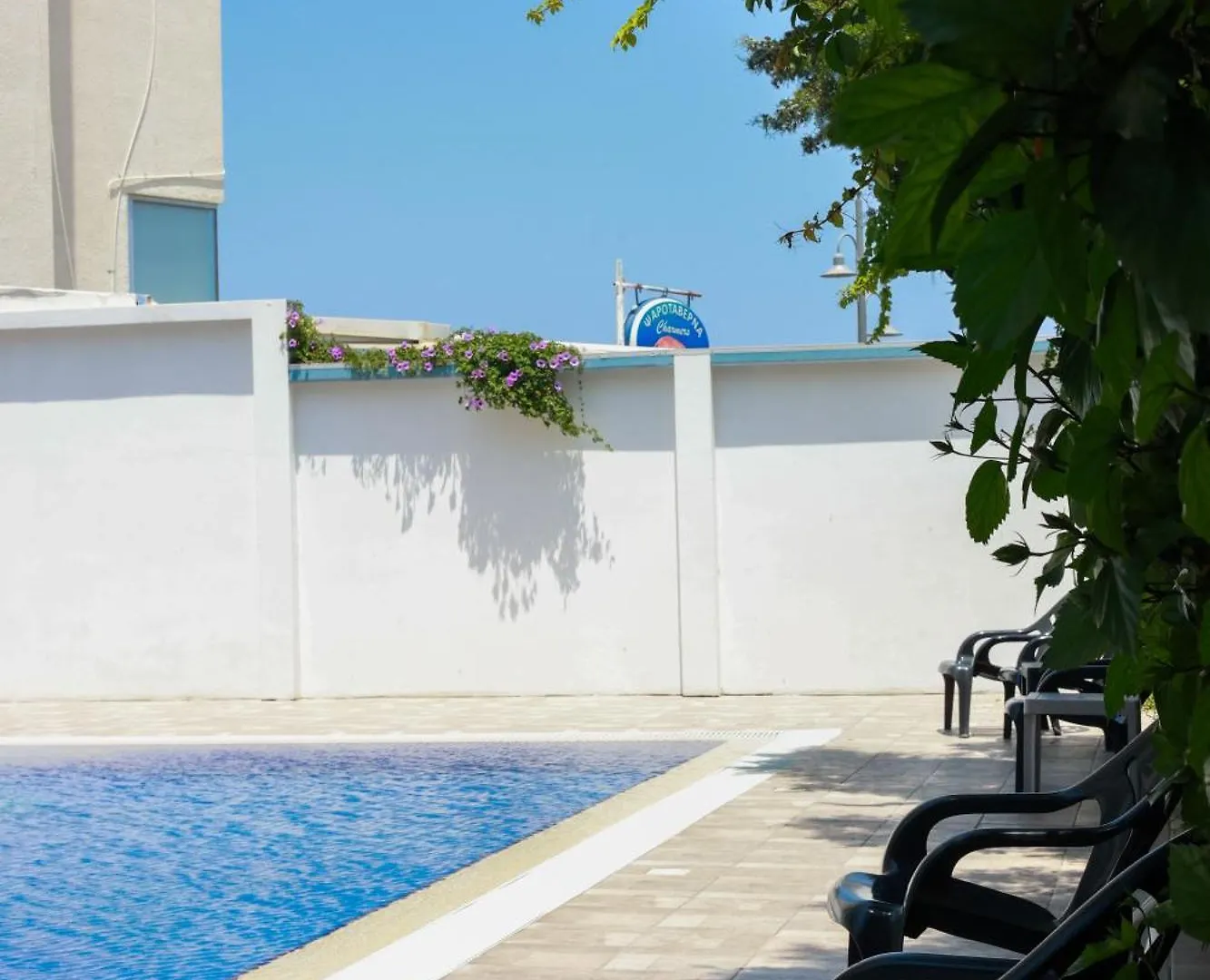 דירה Piale Palms Makenzie Beach Front Apartment, לרנקה